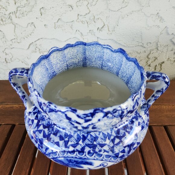 Vintage Blue & White Ceramic Pot w/ Handles, Cranes & Floral Chinoiserie - Picture 2 of 8